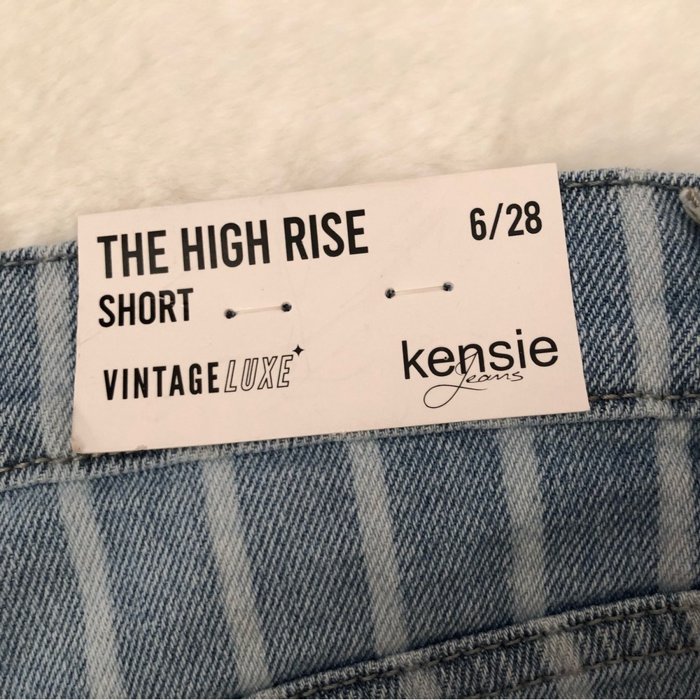 KENSIE JEANS VINTAGE LUXE THE HIGH RISE SHORT SIZE 6/28 STRIPED DENIM NWT - Picture 4 of 15